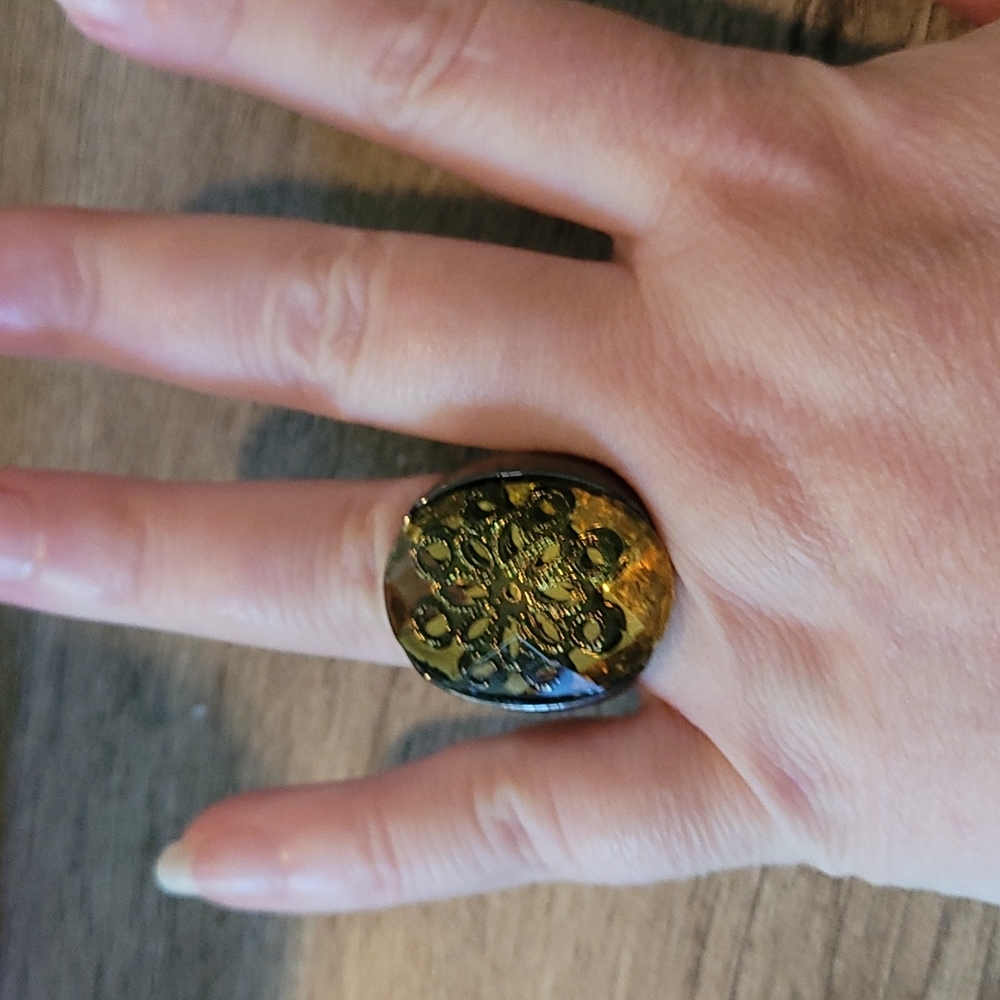 Yellow stone fashion ring